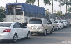 Cấm xe 3 trục, cầu Rạch Miễu vẫn kẹt xe kéo dài hơn 10km chiều 25 Tết