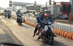 Thường xuyên ùn tắc, phà Cát Lái chiều 25 Tết năm nay ra sao?