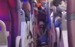 Video: Cận cảnh xe 40 chỗ nhưng "nhồi" 82 khách