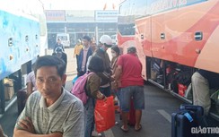Bến xe Đà Nẵng đông đúc, chật kín người về quê ăn Tết