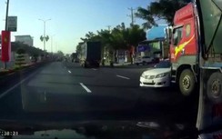 Video: Ô tô 4 chỗ bị xe tải "tạt đầu", tài xế suýt mất mạng ngày cuối năm