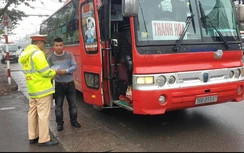 Đón lõng từ cửa bến, liên tiếp phát hiện xe khách vi phạm dịp Tết