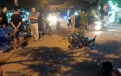 Xe máy đấu đầu trong đêm 29 Tết, 2 người nguy kịch