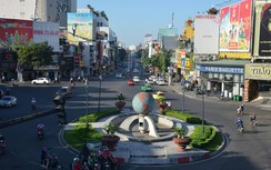 Đường phố Sài Gòn vắng lặng, yên bình sáng mùng 2 Tết