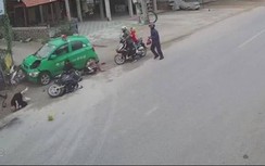 Video: Kinh hoàng taxi Mai Linh tông vào đoàn 11 người đi chúc Tết