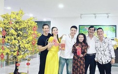 Hà Hồ thướt tha bên Kim Lý, Văn Mai Hương đón Tết xa nhà sau scandal