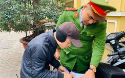 Xử phạt hàng loạt bãi trông giữ xe "chặt chém" dịp Tết