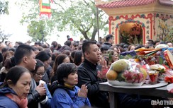 Phủ Tây Hồ đông nghẹt thở ngày đầu năm Canh Tý