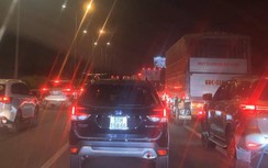 Ùn tắc hơn 10km trên cao tốc Long Thành, trạm thu phí quyết không xả trạm