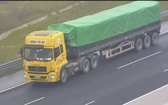 Xử phạt 17 triệu đồng lái xe đầu kéo đi lùi trên cao tốc Hà Nội - Hải Phòng
