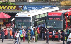"Thượng đế" tấp nập Nam tiến, bến xe Huế tăng cường gấp đôi phương tiện