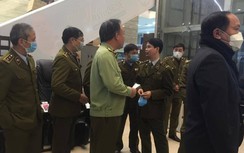 Đồng loạt gỡ biển "không bán khẩu trang, miễn hỏi" nhưng vẫn báo hết hàng