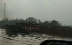 Hải Dương: Sương mù dày đặc, tàu hàng va chạm phà Mây trên sông Kinh Môn