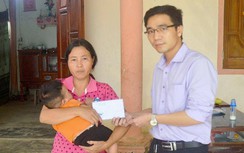 Bố tử vong, mẹ nguy kịch sau TNGT, bé trai khóc ngặt vì khát sữa