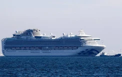 Cận cảnh du thuyền siêu sang phải lênh đênh trên biển vì virus Corona