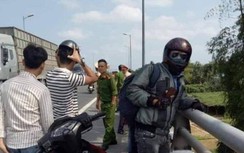 Nghi phạm cướp tiệm vàng tử vong vì nhảy xuống sông chạy trốn