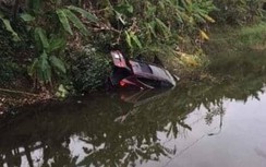 Xe lao xuống ao ven quốc lộ, 2 người tử vong tại Quảng Ninh