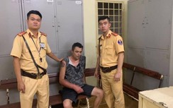 Bắt người ngoại quốc cầm dao cướp tại cửa hàng tiện lợi