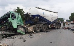 Hiện trường vụ TNGT giữa 2 xe khách và xe đầu kéo khiến 7 người nhập viện