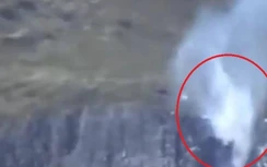 Video: Thác nước "chảy ngược" gây sửng sốt ở Scotland