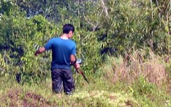 Công an dò tìm bom mìn, kim loại tại nơi Tuấn "khỉ" bị tiêu diệt