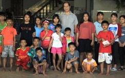 Nghỉ học dài ngày, người cha của 106 trẻ mồ côi xoay xở ngừa Covid-19