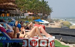 Giữa "bão" Covid-19, du khách nước ngoài vẫn đổ về Đà Nẵng, Hội An