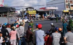 Xe máy va chạm với ô tô tải, một cháu bé tử vong thương tâm