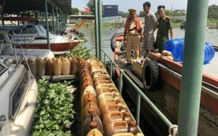 CSGT bắt giữ tàu không số chở 1.600 lít dầu không nguồn gốc
