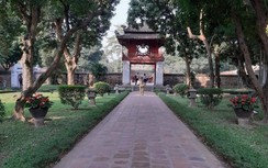 "Bão" Corona càn quét, điểm tham quan nổi tiếng Hà Nội vắng lặng, đìu hiu