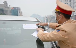 Quảng Ninh: Cảnh sát ghi hình vi phạm, dán giấy phạt như Tây