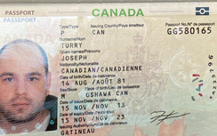 Làm rõ lý do người đàn ông ngoại quốc cởi trần tử vong trên vỉa hè phố cổ