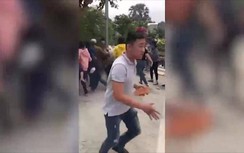 Video: Kinh hoàng nhóm trộm cắp dùng gạch đập vỡ đầu du khách đi chùa?