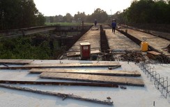 Vì sao 2 dầm cầu đường cứu nạn ở Quảng Trị phải "an vị" chờ kiểm định?