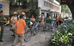 Hơn chục xích lô đỗ sai quy định, đi vào khu vực cấm bị tạm giữ ở TP.HCM