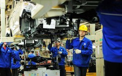 Đình trệ vì Covid-19, hãng xe sản xuất khẩu trang, nước diệt khuẩn