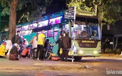 Kiểm tra xe khách lập bến cóc giữa nội thị sau phản ánh của Báo Giao thông