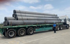 Bị thanh tra lập biên bản chở quá tải, tài xế xe đầu kéo bỏ trốn mất dạng