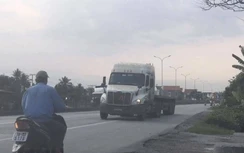 Bất chấp nguy hiểm, nhiều phương tiện ngang nhiên đi ngược chiều trên QL5