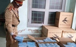 CSGT Quảng Bình bắt giữ xe tải chở khẩu trang không nhãn mác, xuất xứ