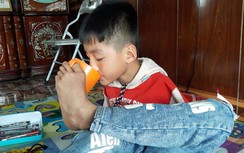 Cậu bé "chim cánh cụt" và giấc mơ thành họa sỹ