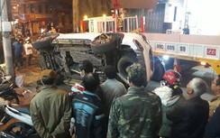 Ô tô 7 chỗ trôi tự do 150m, gây tai nạn liên hoàn rồi lật giữa đường