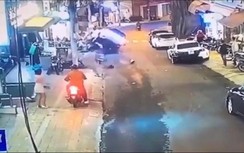 Video: Ô tô 7 chỗ tự trôi trên phố khiến mọi người hoảng sợ