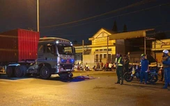 Container tông xe máy chạy ngược chiều, 1 người tử vong, 2 người nguy kịch