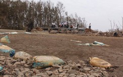 Phát hiện hơn 700 bao tải chứa chất lạ dạt vào bờ biển Bến Tre