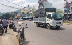 Ngã ra đường sau va chạm ô tô, người đàn ông bị xe tải cán tử vong