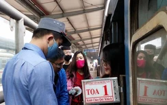 Chùm ảnh: Nhân viên đường sắt trên tuyến đầu vận tải giữa tâm dịch Covid-19