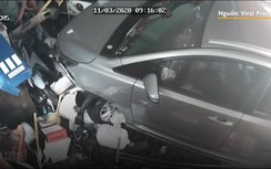 Video: Khoảnh khắc "ma men" lái xe ủi bay cửa hàng tạp hóa đông người