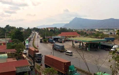 Ùn ứ tại cửa khẩu biên giới Quảng Trị sau lệnh cách ly khi nhập cảnh