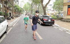 Nhịp sống của người dân phố Trúc Bạch trong ngày đầu hết cách ly